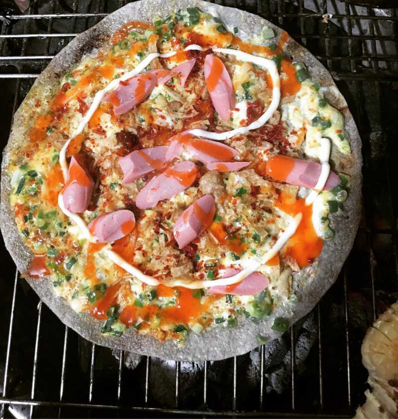 Bánh tráng nướng xúc xích