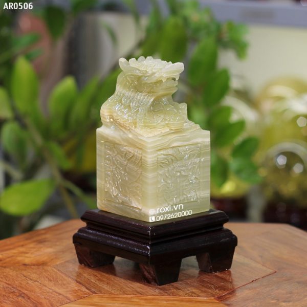 Ấn rồng bạch ngọc