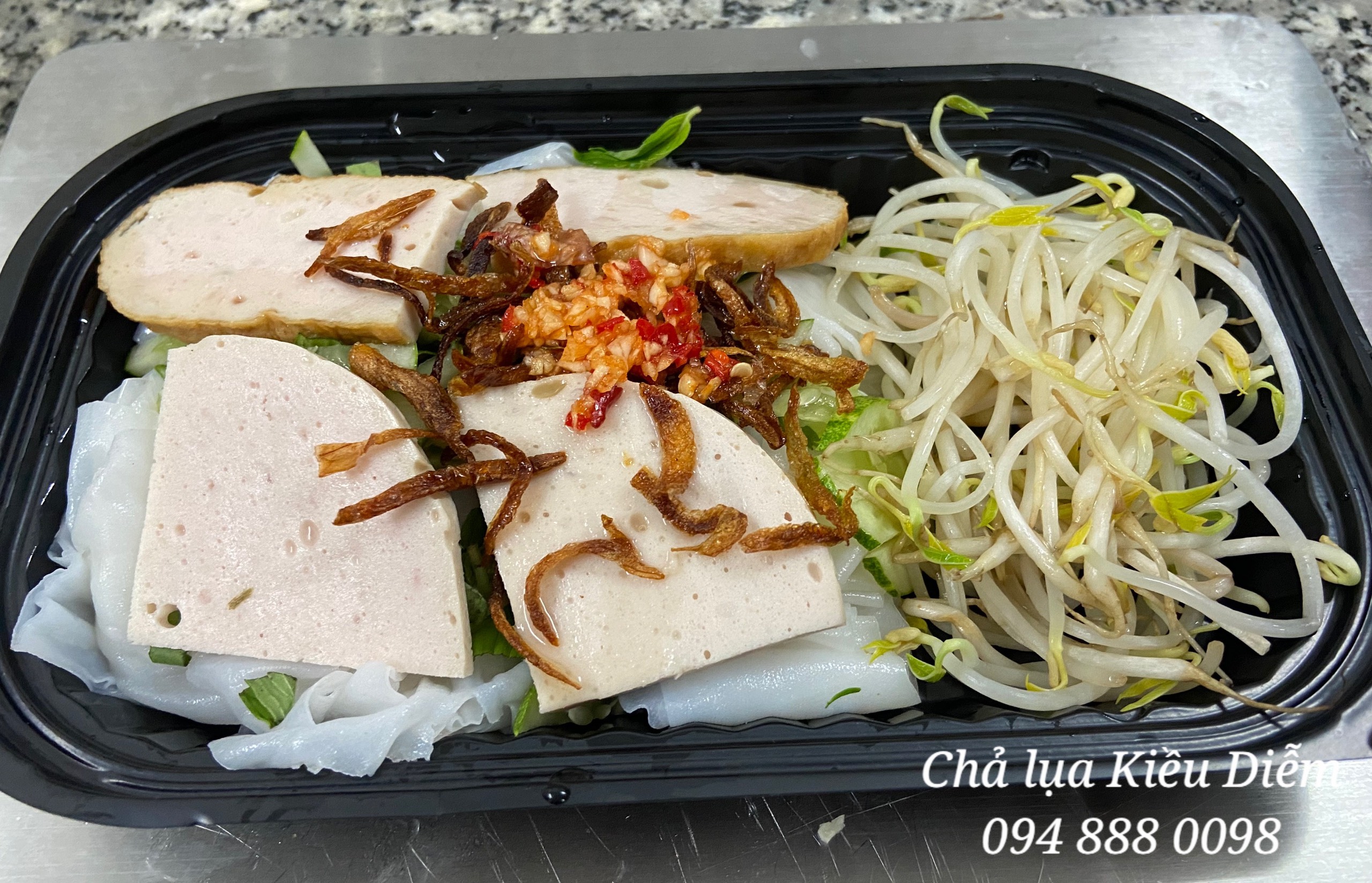 Bánh ướt chả lụa