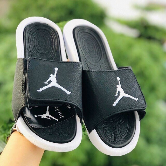 Dép jordan đen trắng