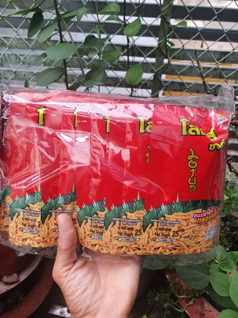 Snack cọng đỏ thái lan vị cay vừa