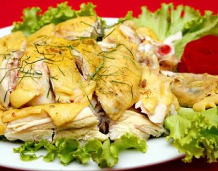 Gà hấp lá chanh