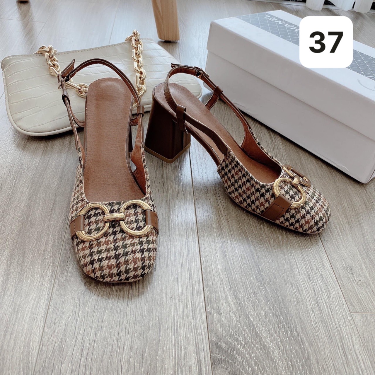 SIZE 37 - SANDAL MŨI VUÔNG - VẢI KẺ