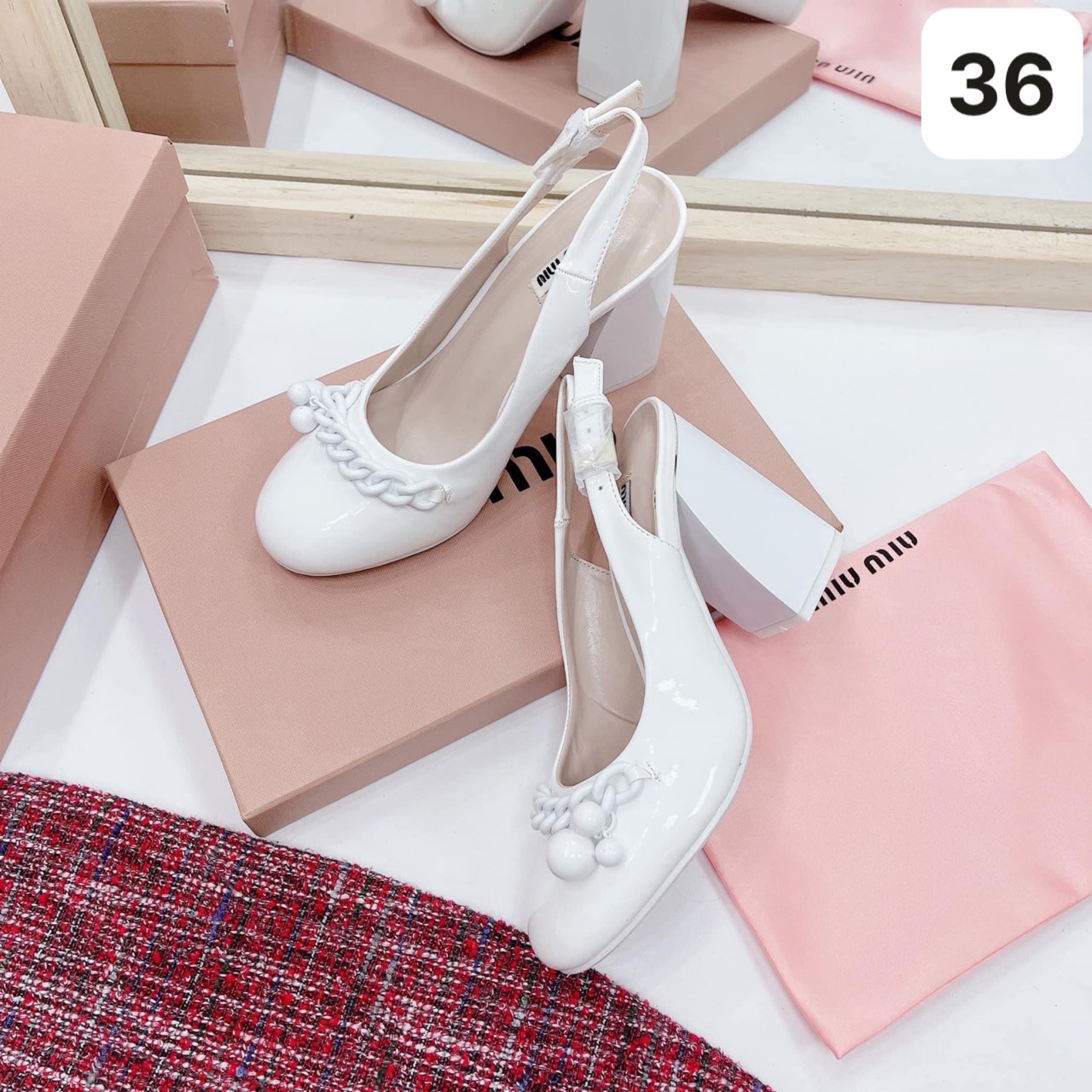 SIZE 36 - SANDAL BÍT MŨI MIUMIU TRẮNG