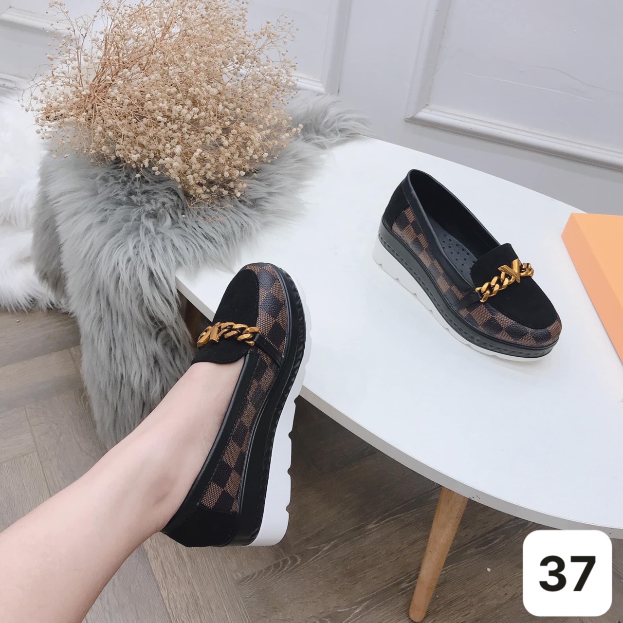 SIZE 37 - XUỒNG LV CARO XÍCH V