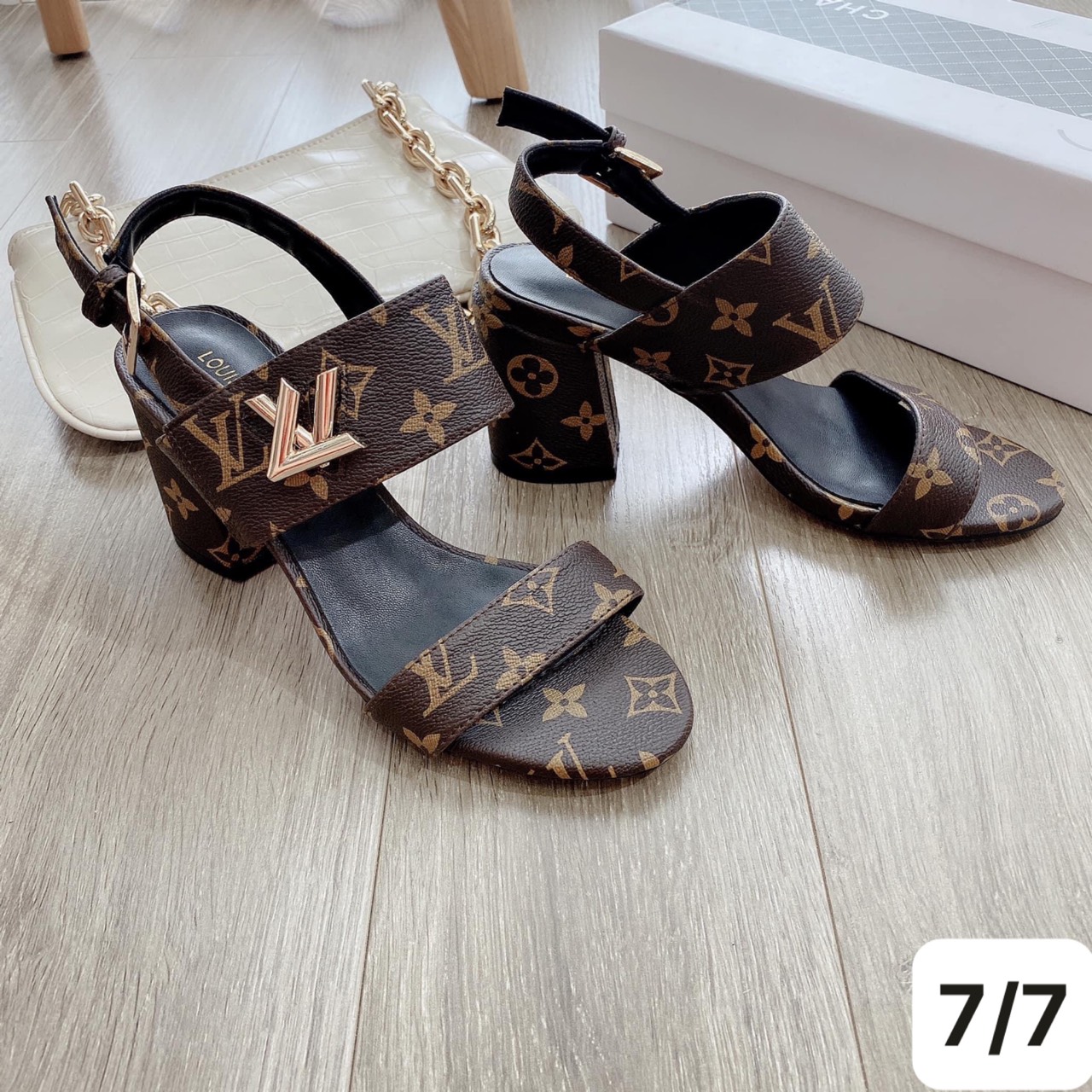 SIZE 37 - SANDAL LV QUAI BẢN TO HOA NÂU