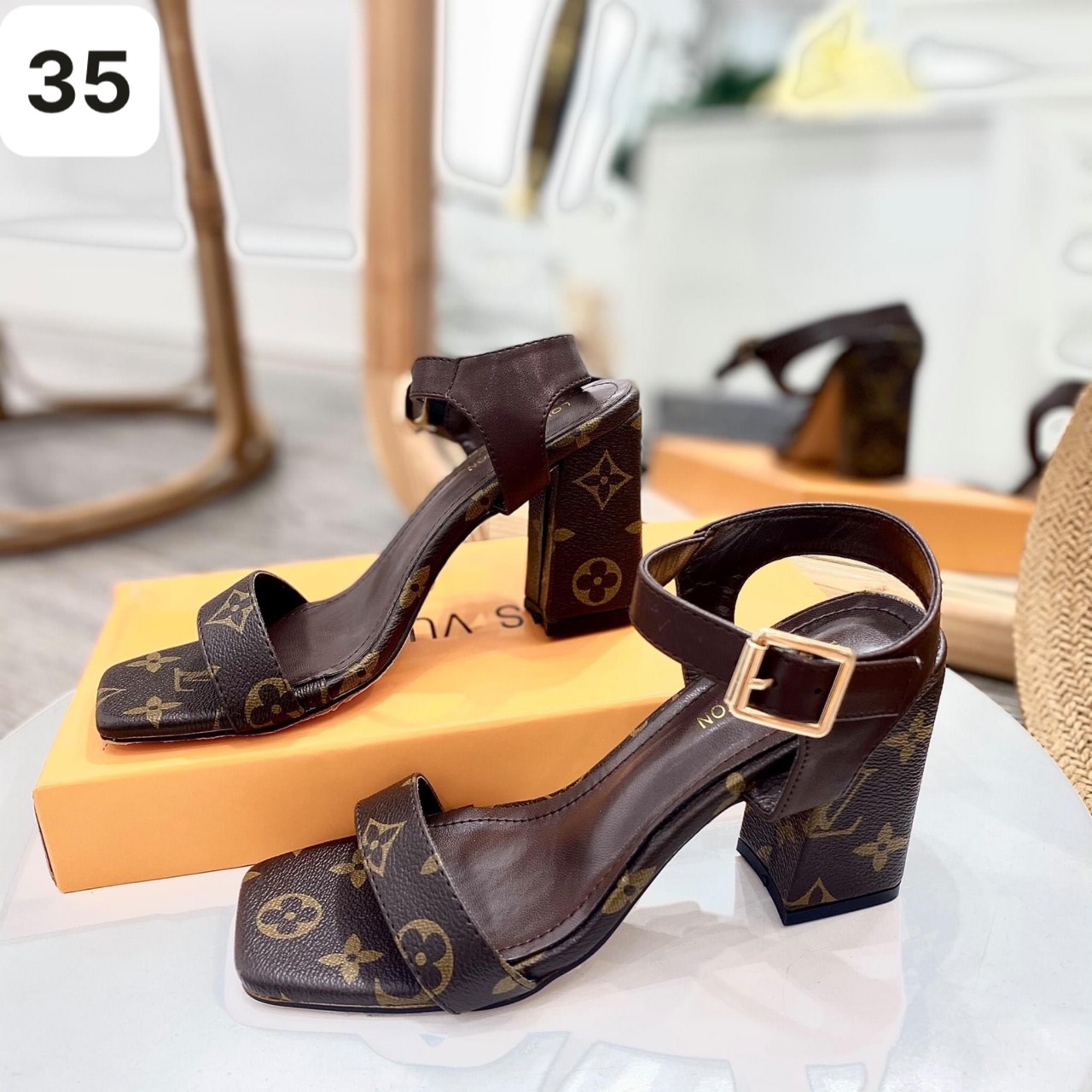 SIZE 35 - SANDAL LV HOA NÂU QUAI BẢN NHỎ