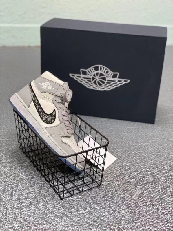 Dior × Air Jordan 1 High OG