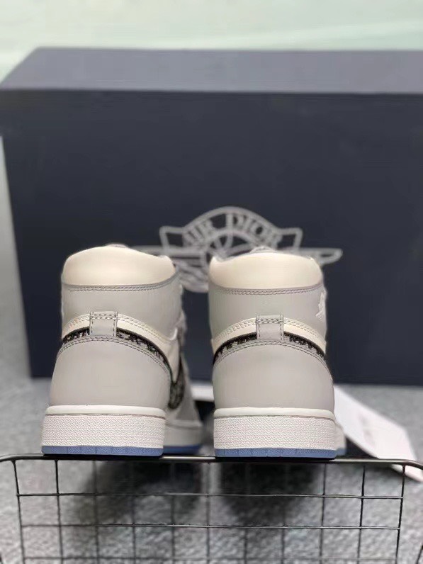 Dior × Air Jordan 1 High OG