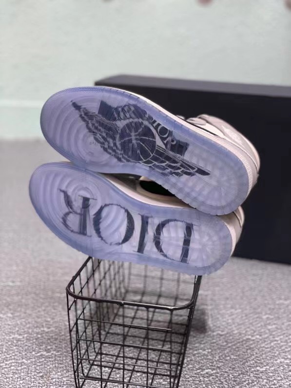 Dior × Air Jordan 1 High OG