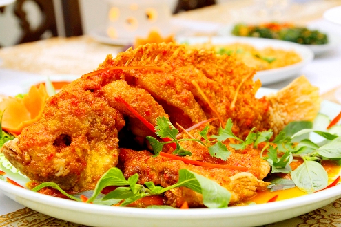 Cá diêu hồng giòn sốt cà chua