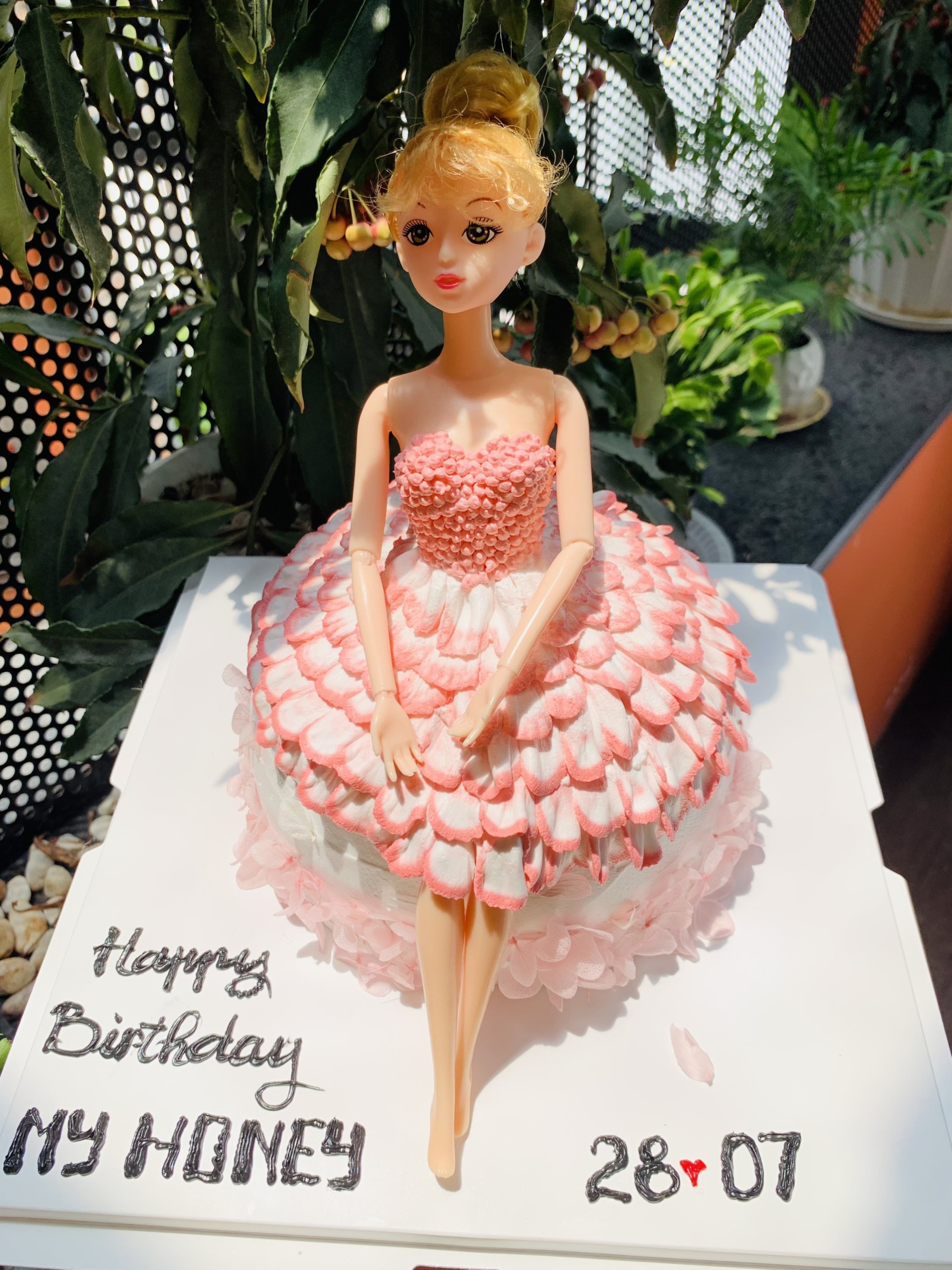 Bánh kem sữa tươi công chúa ngồi