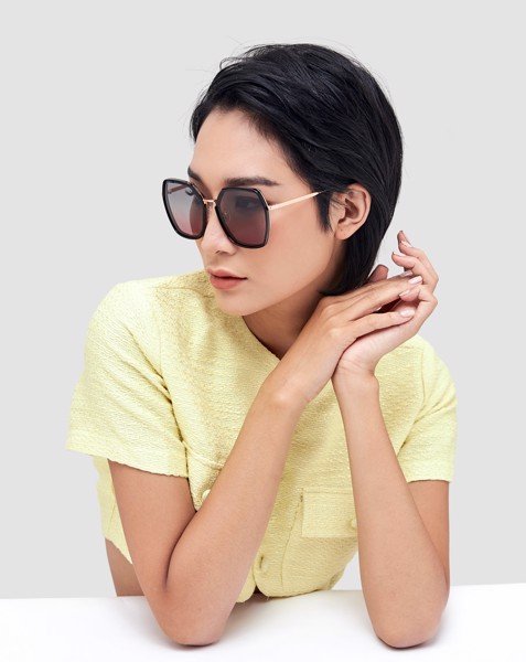 Mắt Kính Vuông Gọng Nhựa