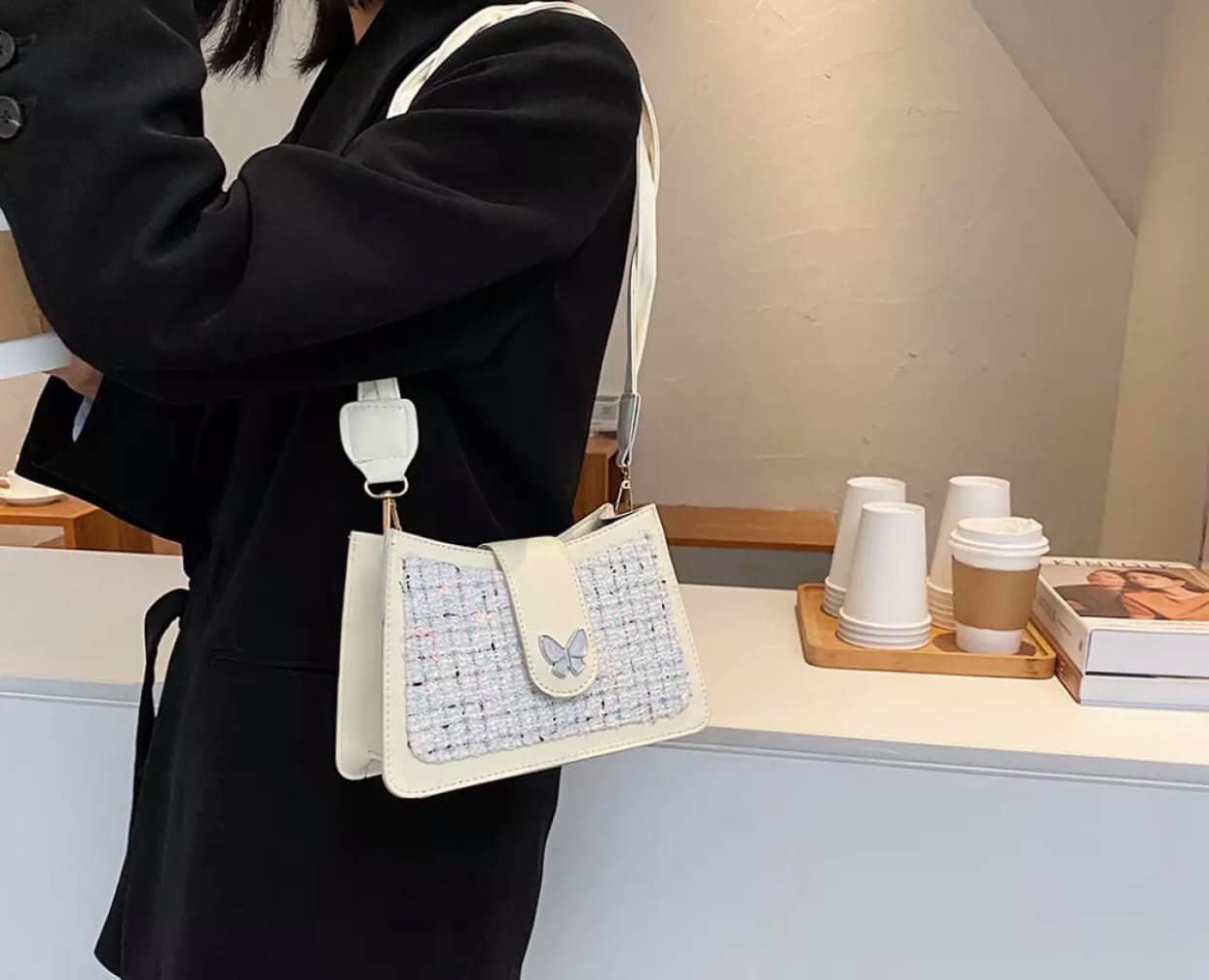 Link - 4. Túi xách đeo chéo chất liệu da PU đính charm bướm thanh lịch (https://c.lazada.vn/t/c.ZBOwKX)
