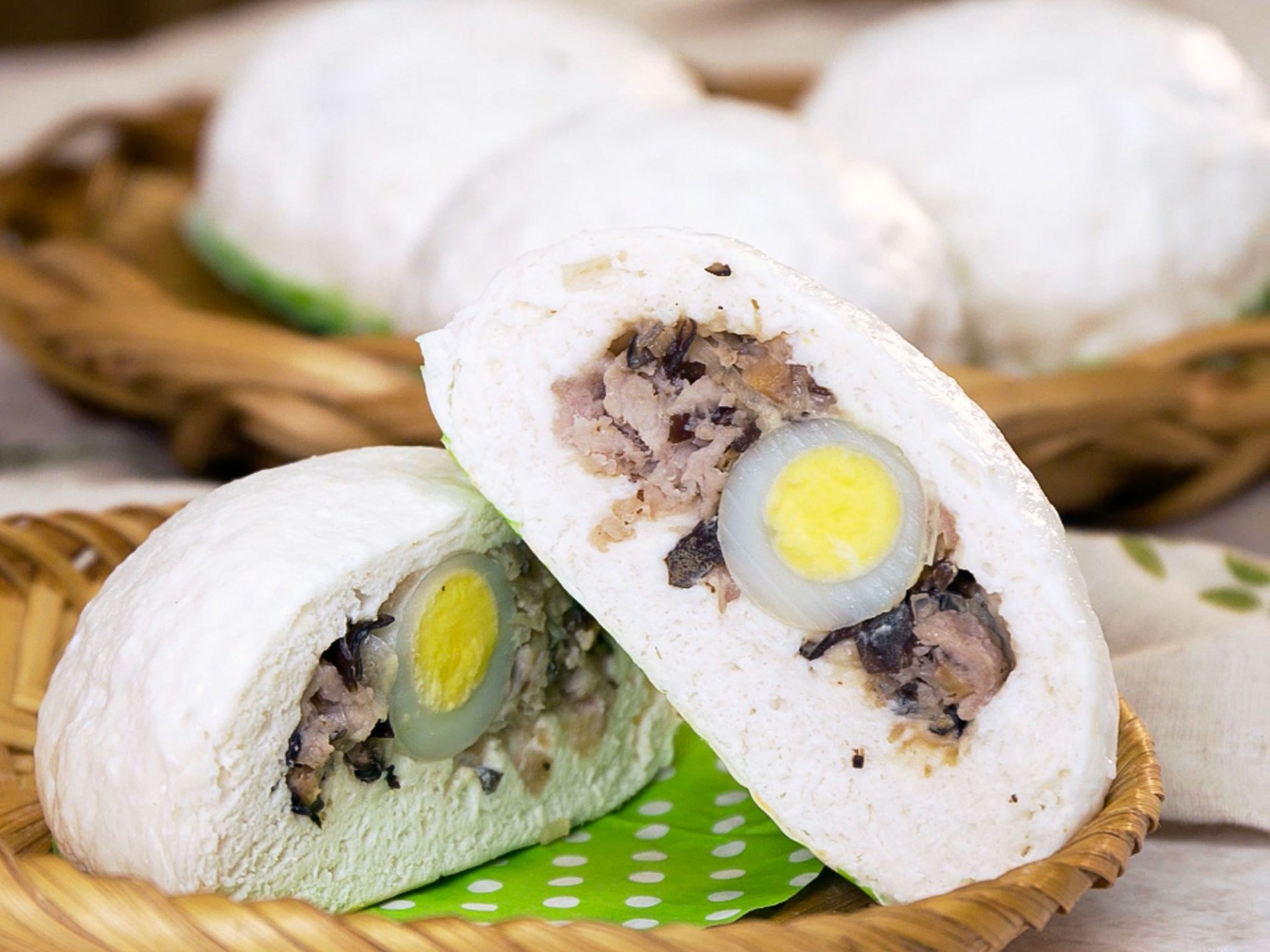 Bánh Bao Trứng Cút