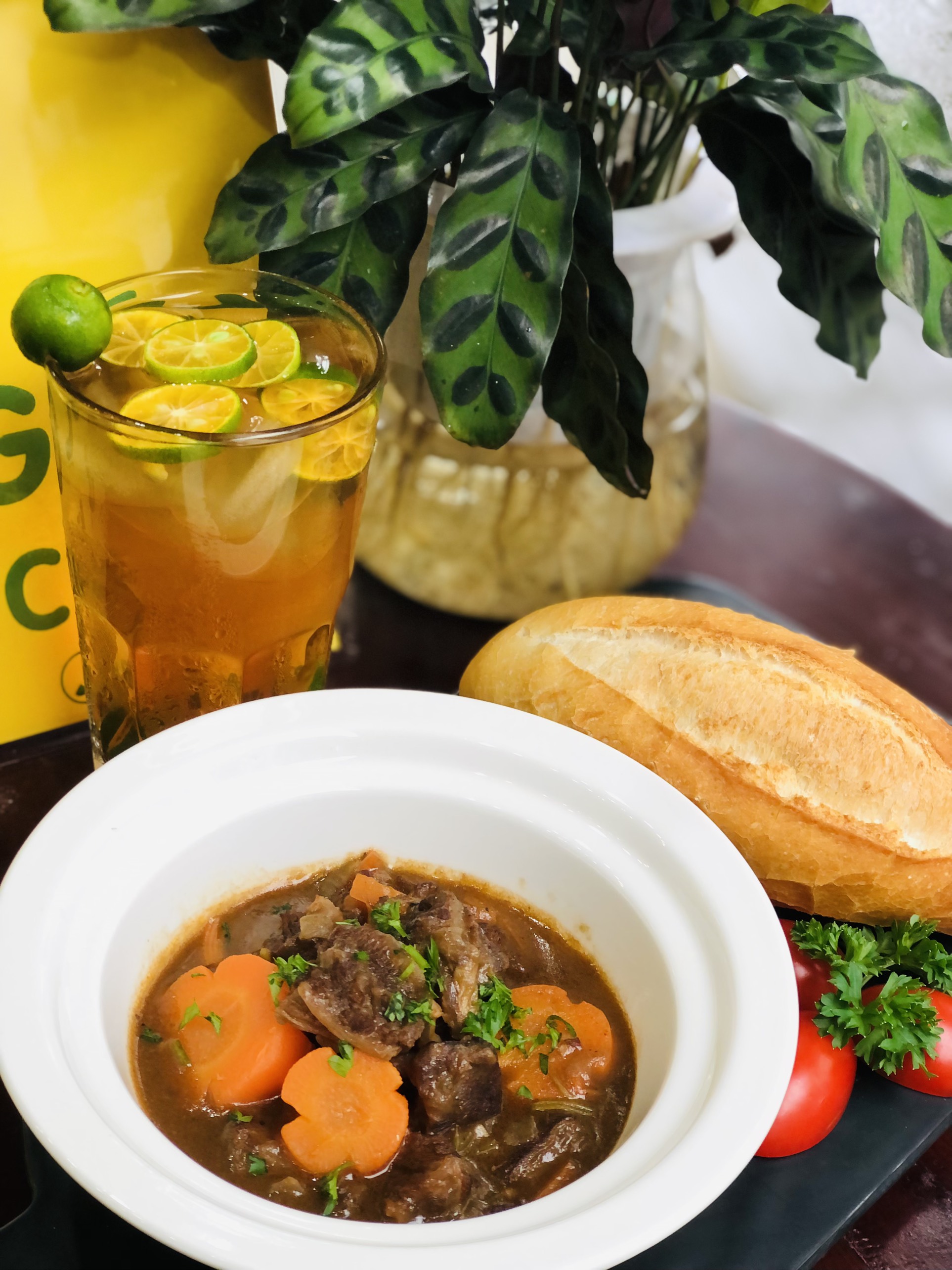 Bò Hầm Kiểu Pháp - Bánh Mì