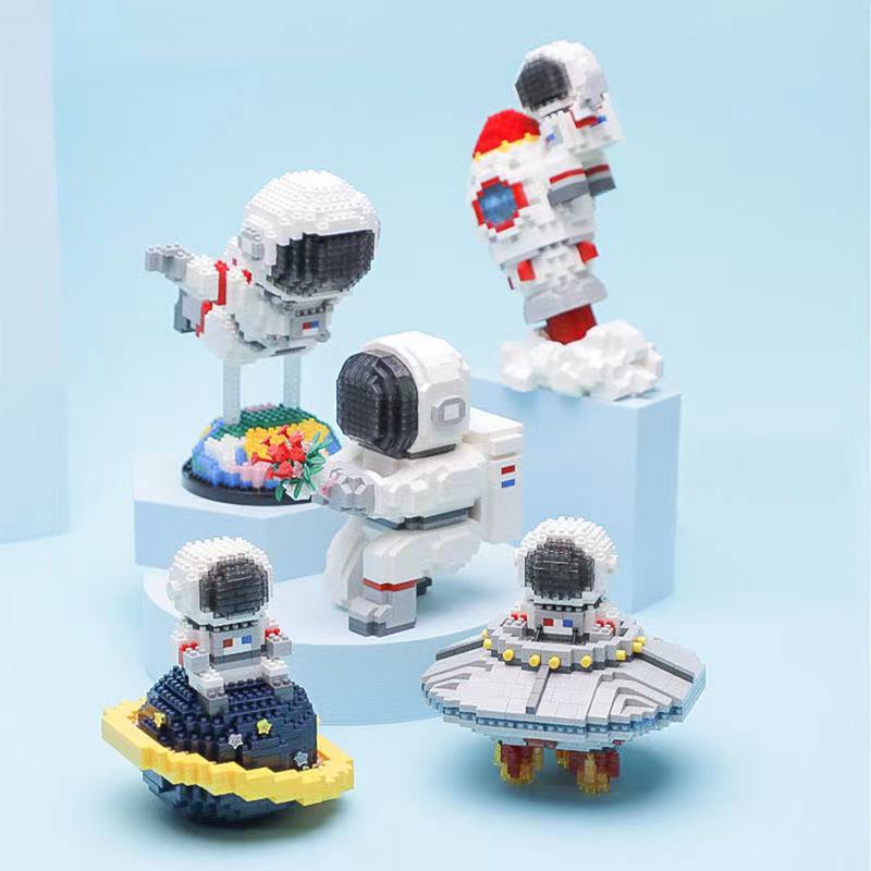 Link - Mô hình Lego phi hành gia (https://shorten.asia/xXtQW941)