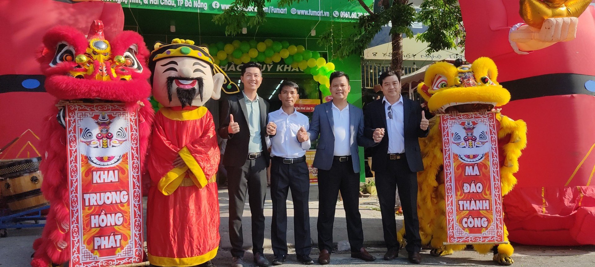 Link - https://zingnews.vn/ (https://zingnews.vn/fumart-khai-truong-sieu-thi-moi-tai-thanh-pho-da-nang-post1205705.html)