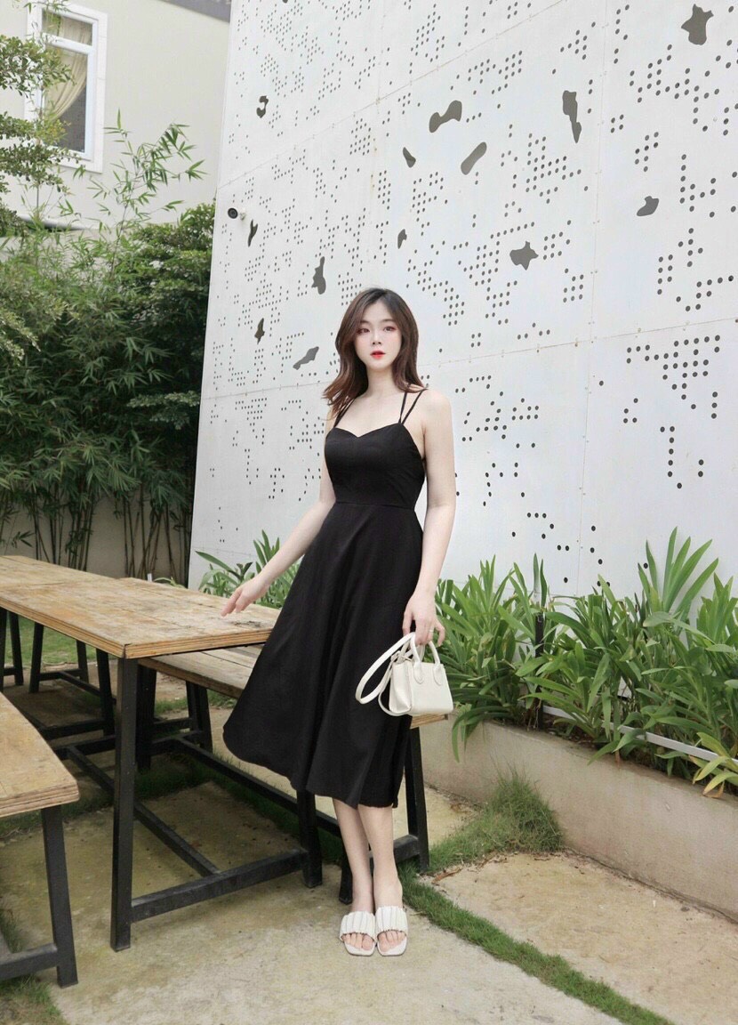 ĐẦM ĐAN DÂY LƯNG ĐEN