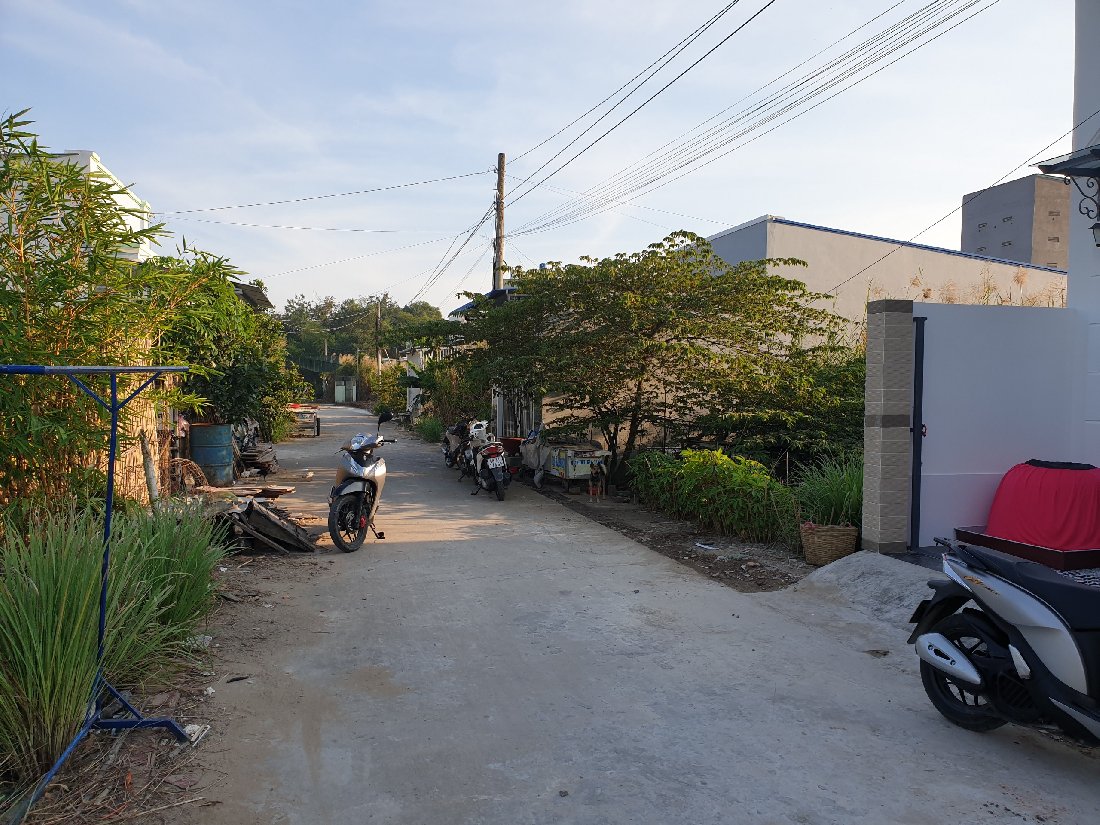 Link - Đất nền 5x16 hẻm đường kênh Vàm Trư, cách chợ 30/4 khoảng 900m (phường Vĩnh Quang, Rạch Giá, Kiên Giang) (http://nhadat102.vn/nha-dat/KG004463.dqh)