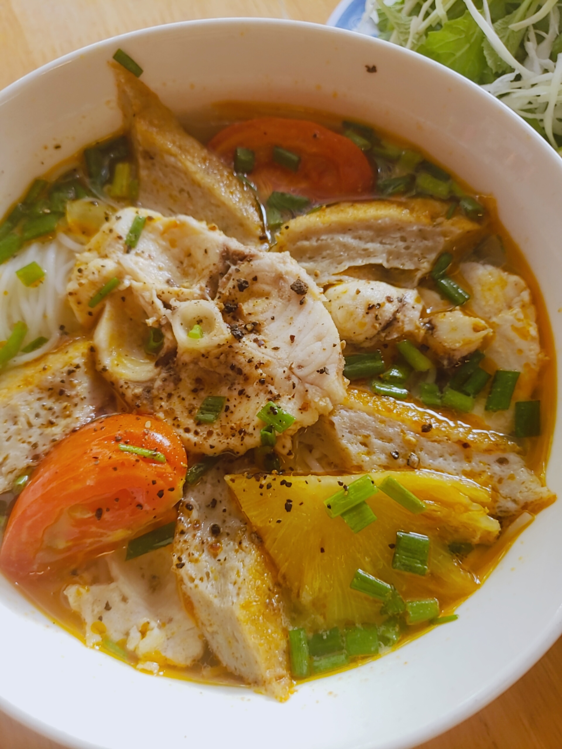 Bún chả cá cá dầm sứa