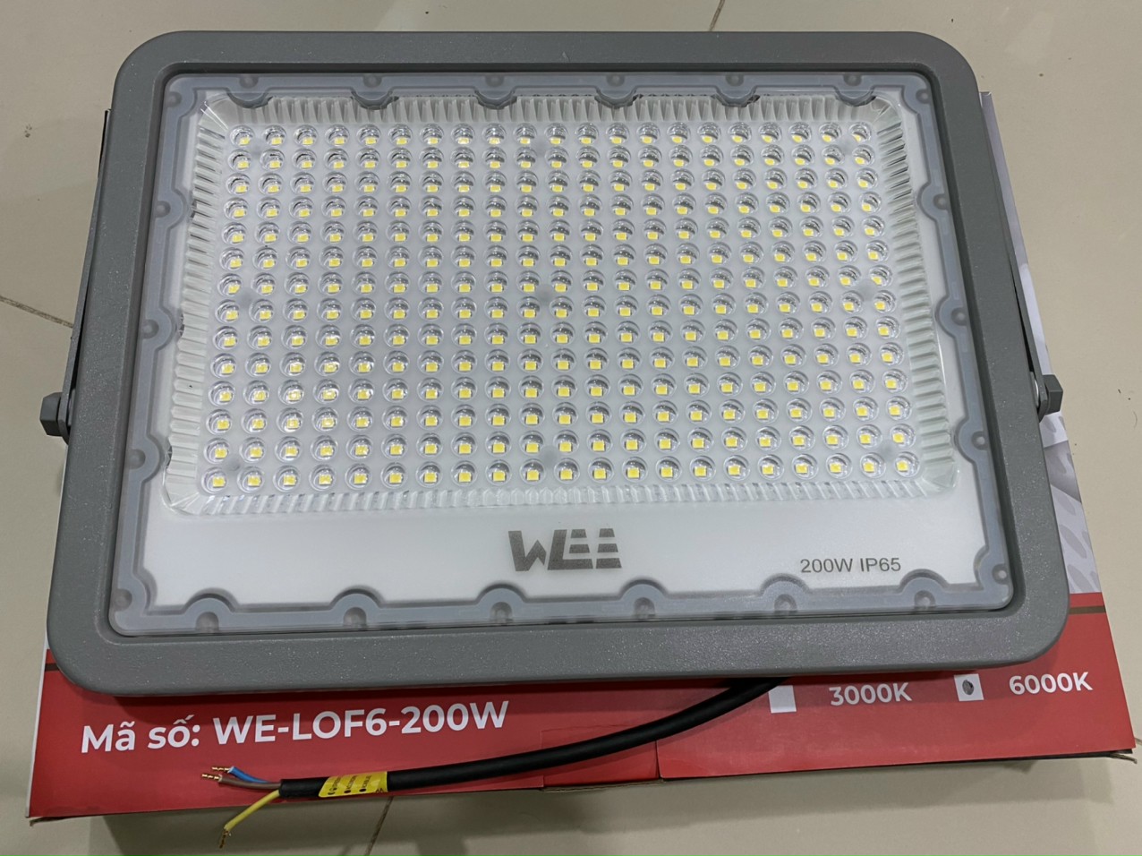 ĐÈN PHA SIÊU MỎNG 200W
