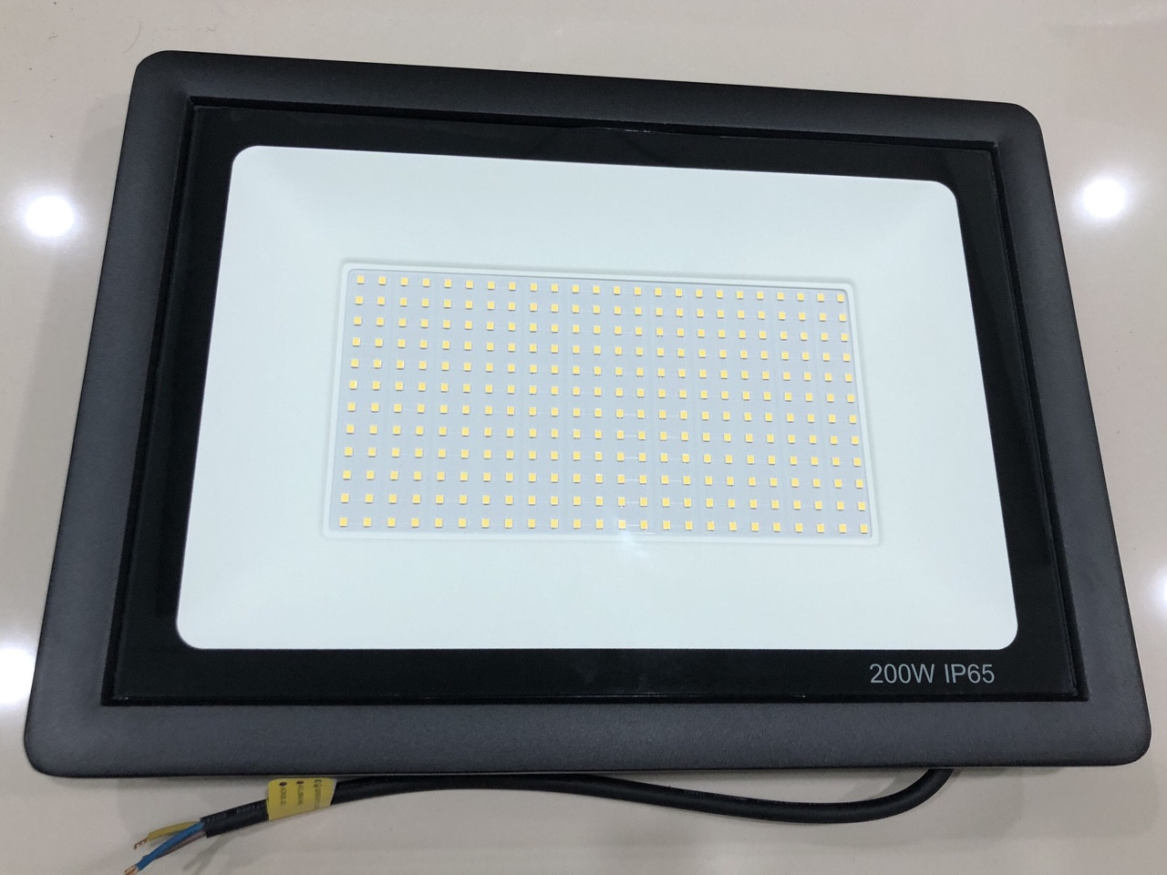 ĐÈN PHA LED 200W CHÍNH HÃNG WE
