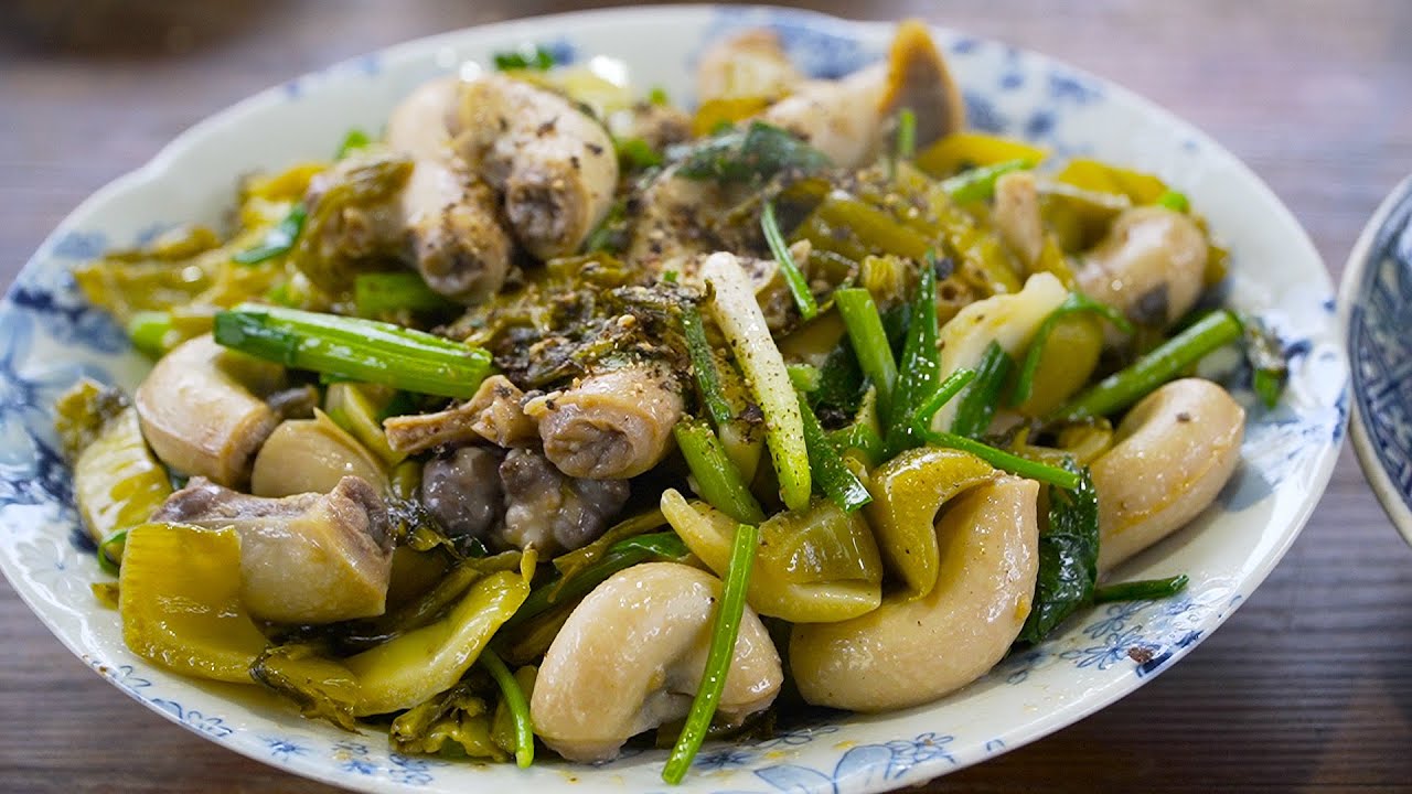 Dồi trường xào cải chua