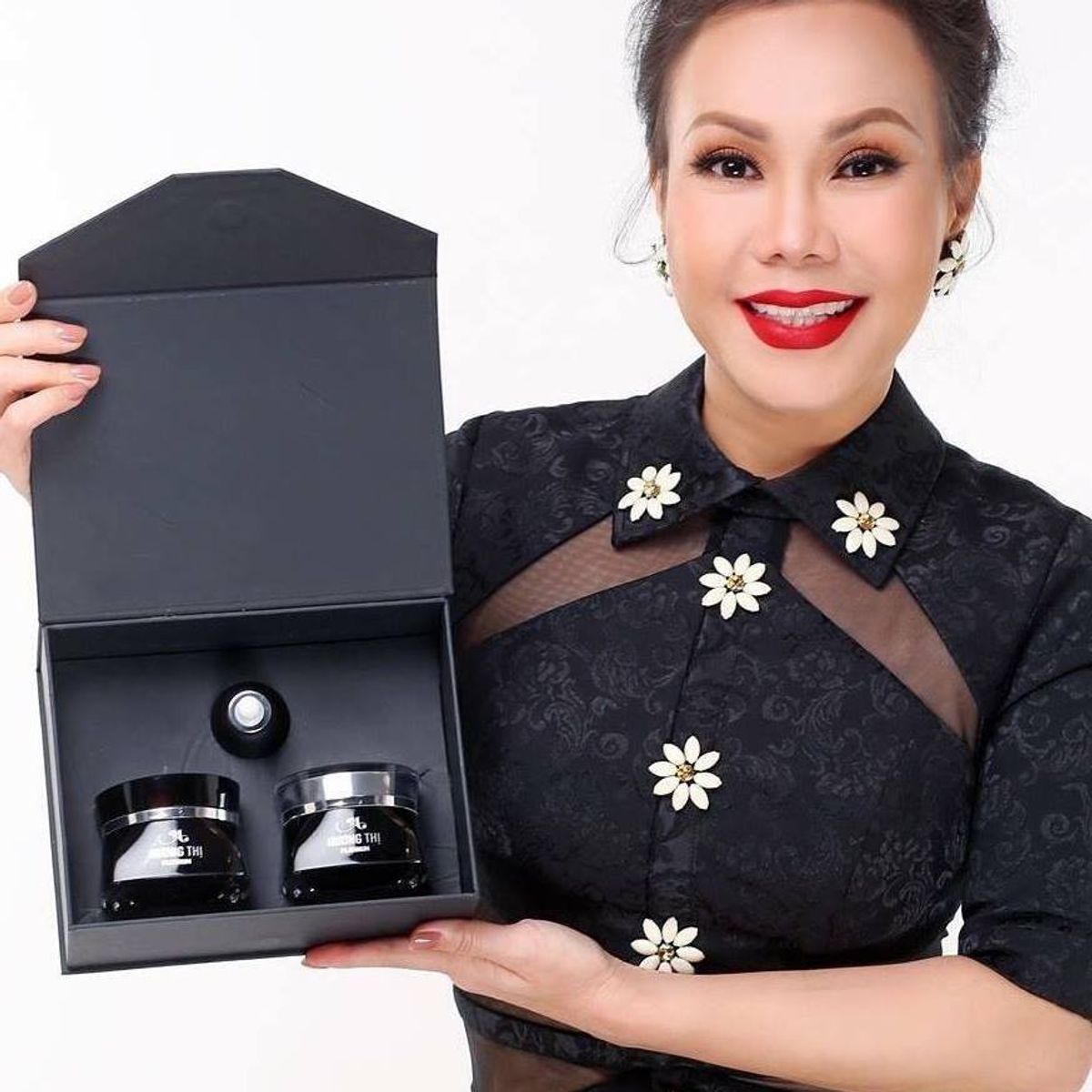 BỘ DƯỠNG DA MẶT SÁNG TỐI ĐA CHỨC NĂNG - HƯƠNG THỊ