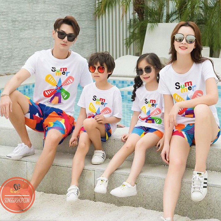 Link - Bộ đồ gia đình đi biển - Mẫu Summer cối xay gió - Đủ size áo quần. Giá: 99.000 - 139.000 vnđ (https://shorten.asia/Rjdd6W6H)