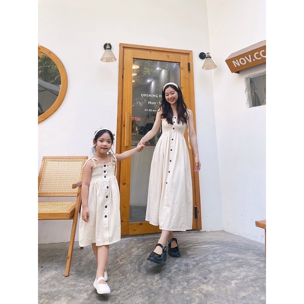 Link - Đầm Đôi Mẹ Và Bé Mick and Milk Váy Đôi Maxi Đi Du Lịch Chất Thô Đũi Đẹp Màu Xanh Cốm Và Trắng Kem. Giá: 189.000 vnđ (https://shorten.asia/gTcvAwGK)