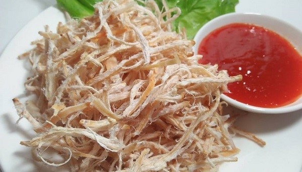 Khô mực nướng kèm tương ớt rim