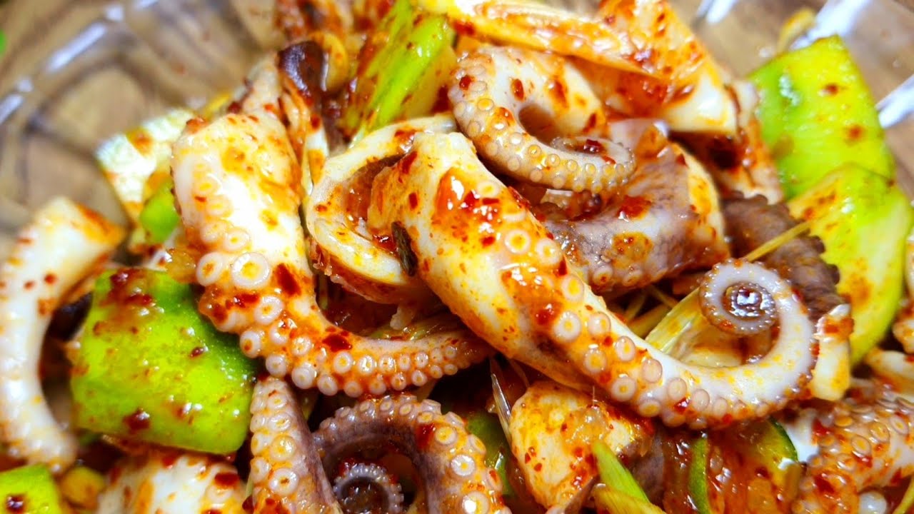 Gỏi bạch tuột sốt cay