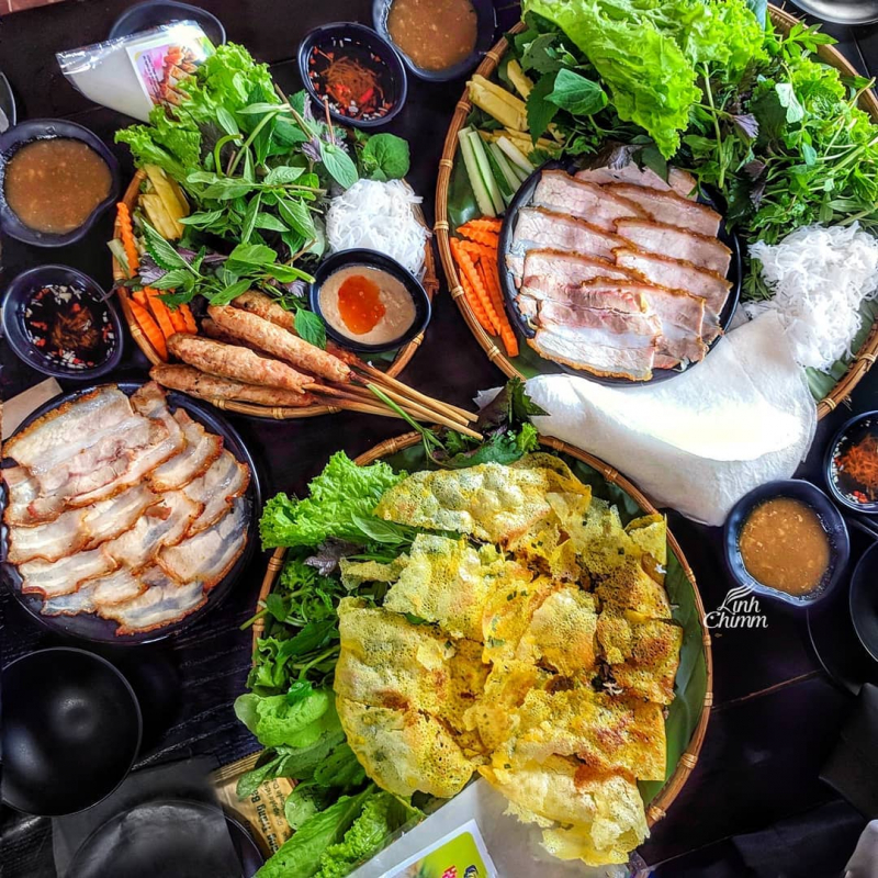 Mẹt bánh tráng cuốn thịt