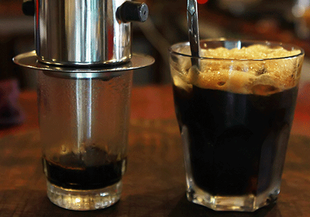 Cafe đen nóng