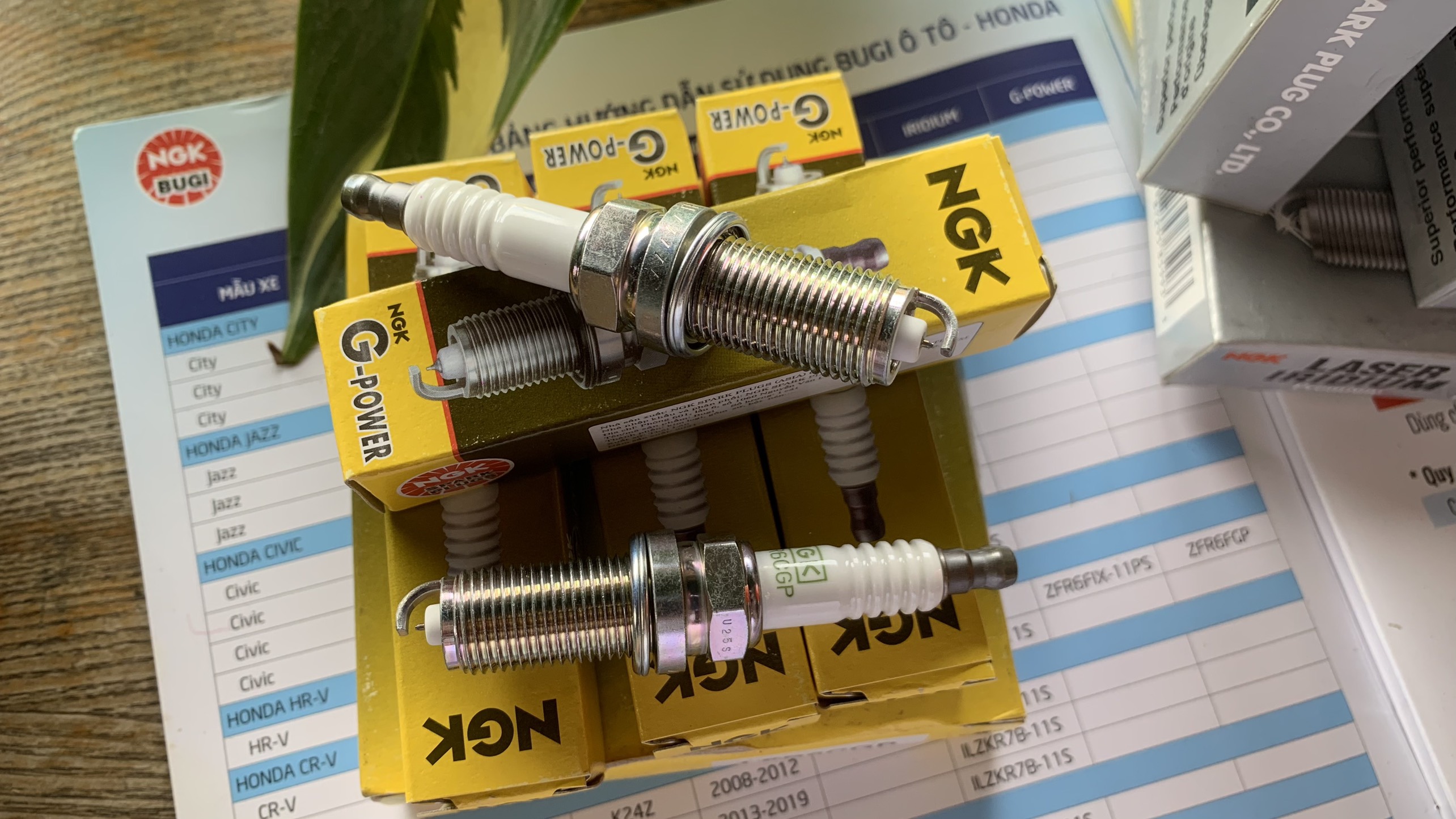 Bugi NGK Platinum chân dài cho xe innova, fotuner, xpander…