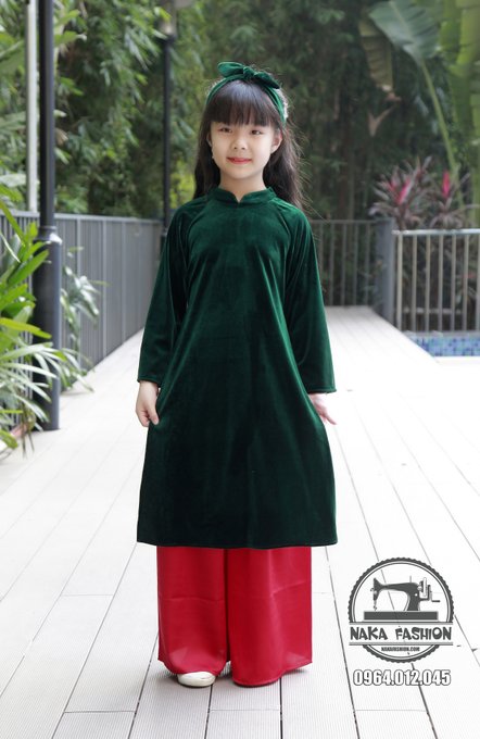 set áo dài xanh lá và quần dài đỏ