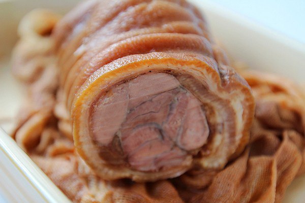 Chân giò bó ngũ vị