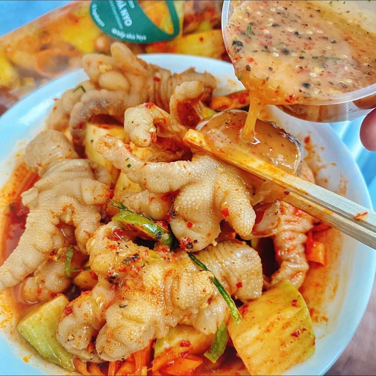 Chân gà sốt thái