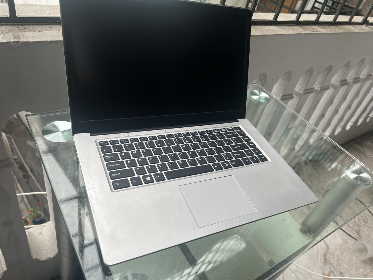 Laptop văn phòng intel Cpu celeon 3455 đời mới ram 8gh ssd 120gh màn 15,6 in full hd máy mỏng nhẹ, pin 2,5-3h.