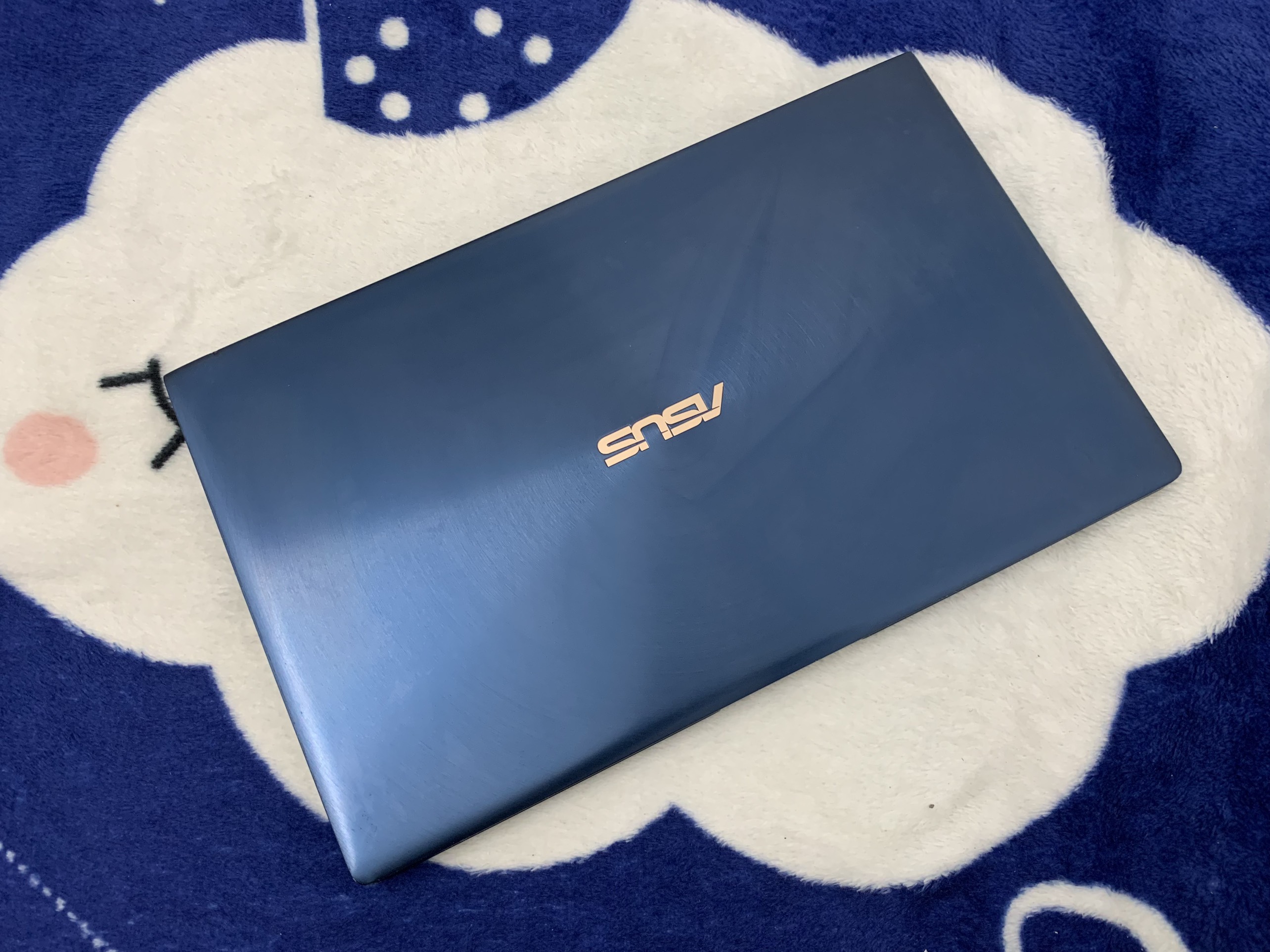 ASUS UX333FA xanh đẹp Chip i5-8265U Ram 8g/sdd 256g  Màn 12in tràn viền full hd Phím nhạy led Pin 2h
