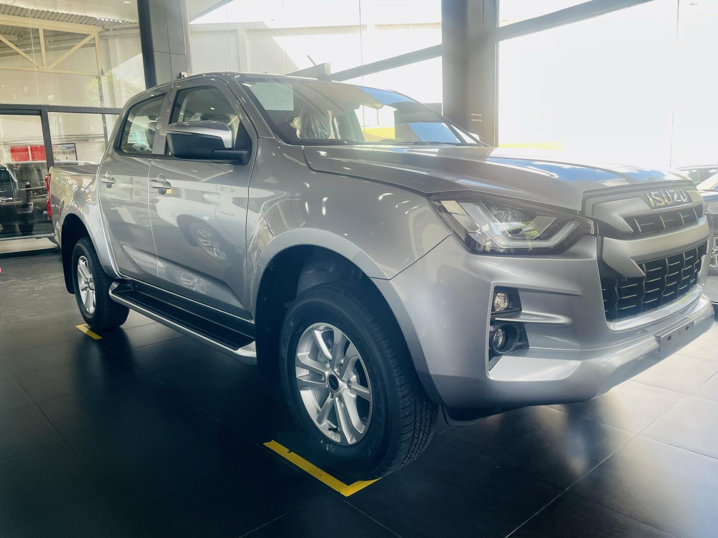 Dmax Prestige 1.9L MT