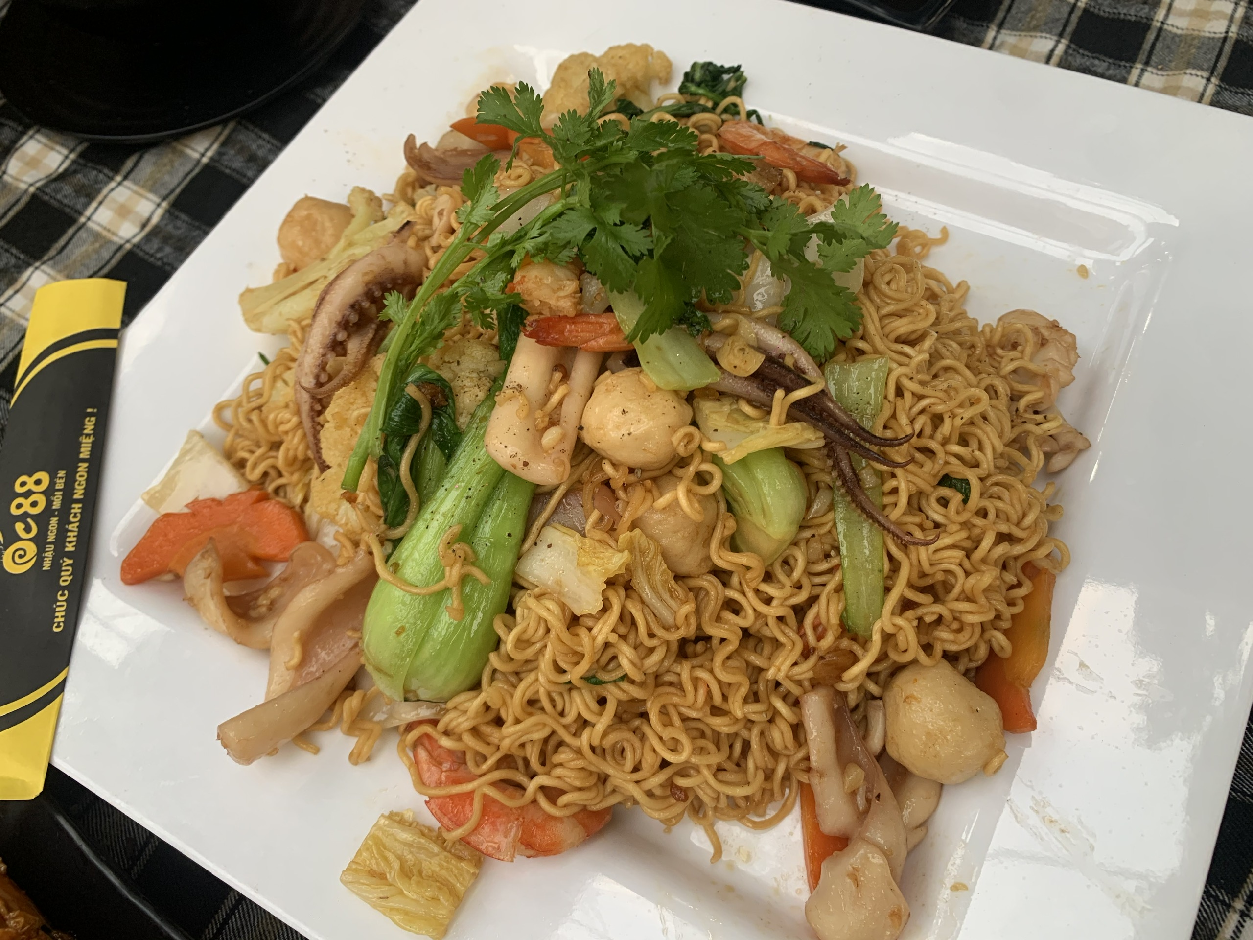 Mì xào hải sản