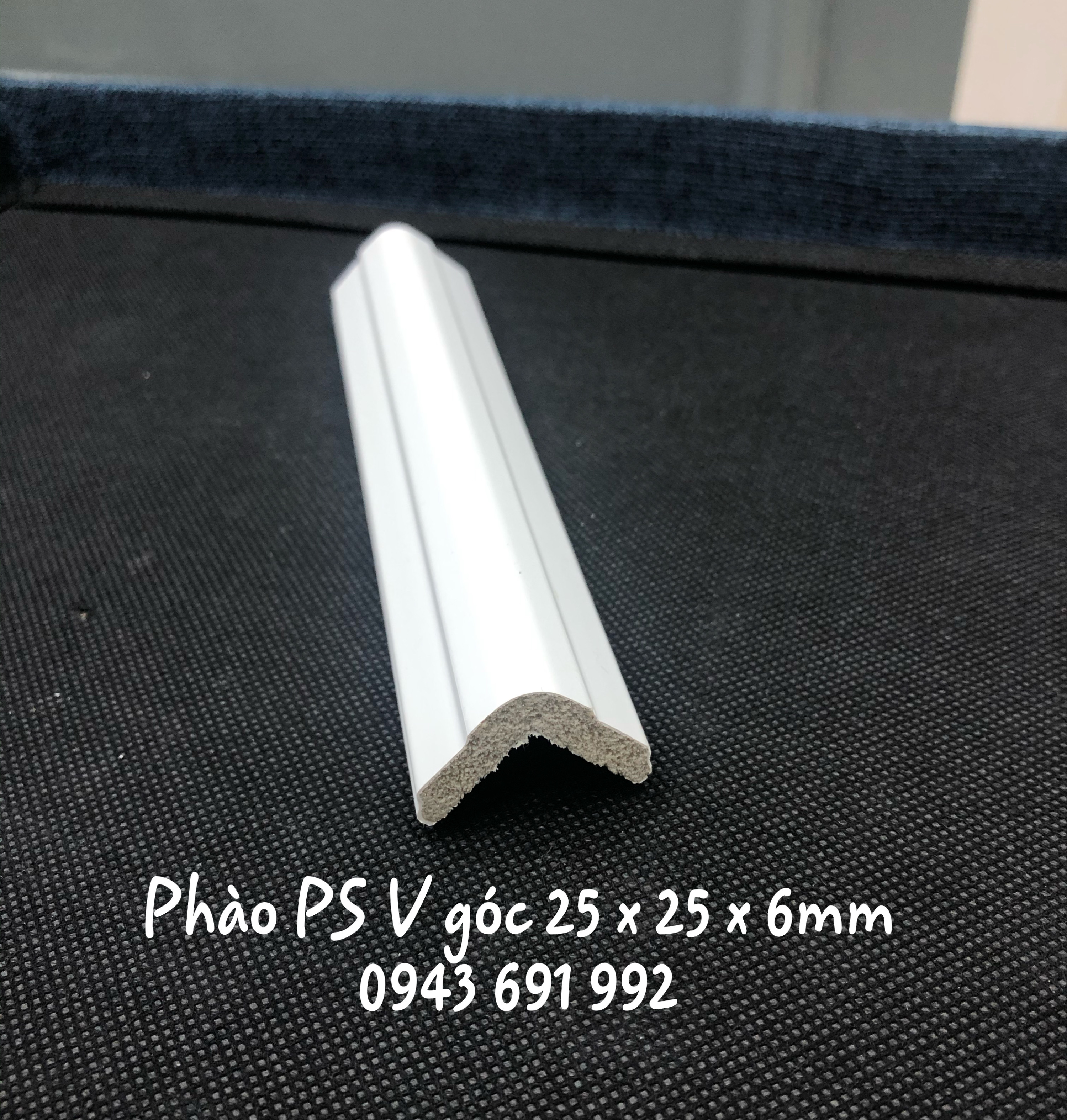 Nẹp bo cạnh cột cạnh góc V màu trắng hoàn thiện bản rộng 2.5cm
