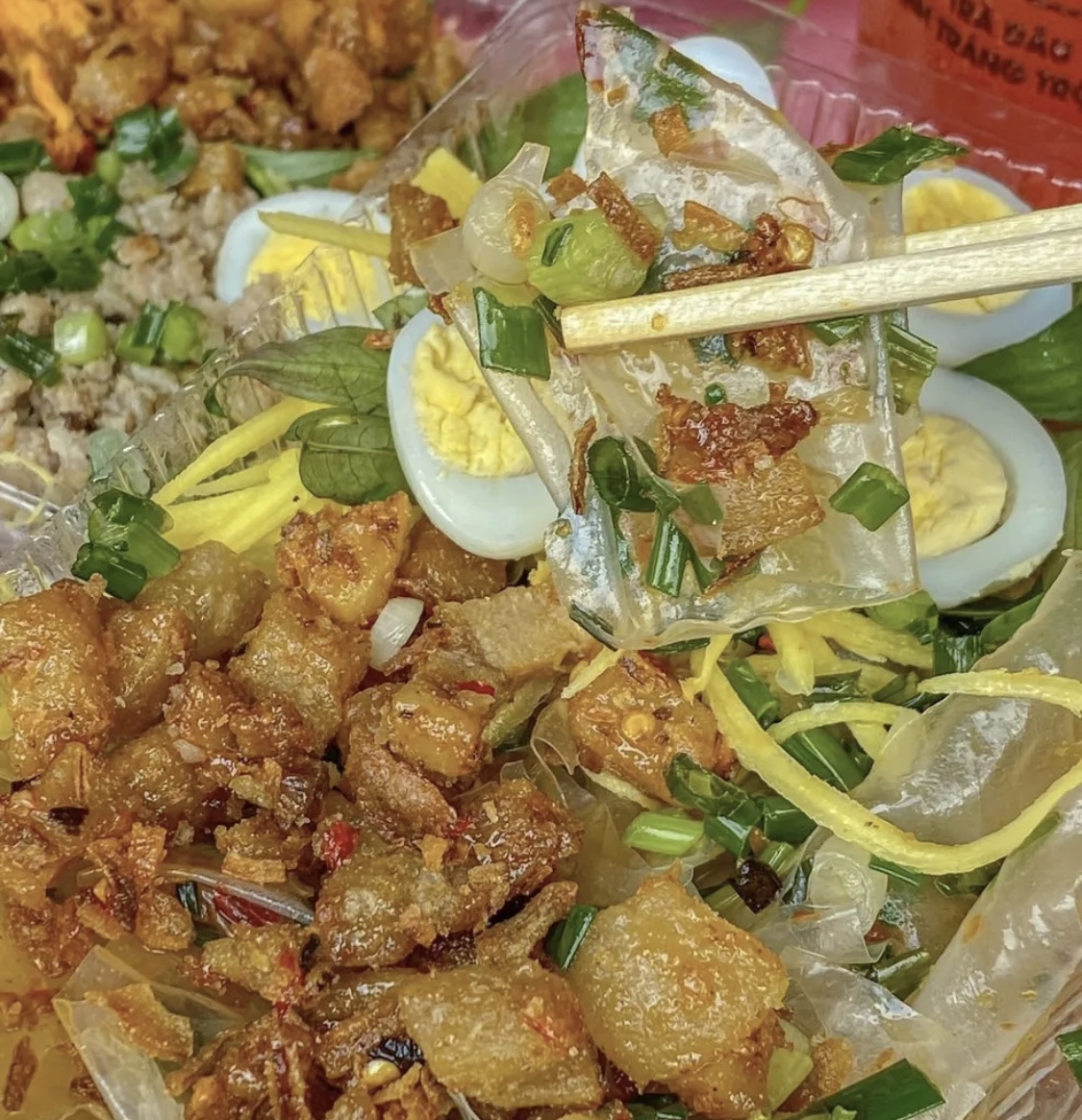Bánh tráng tóp mỡ trứng cút