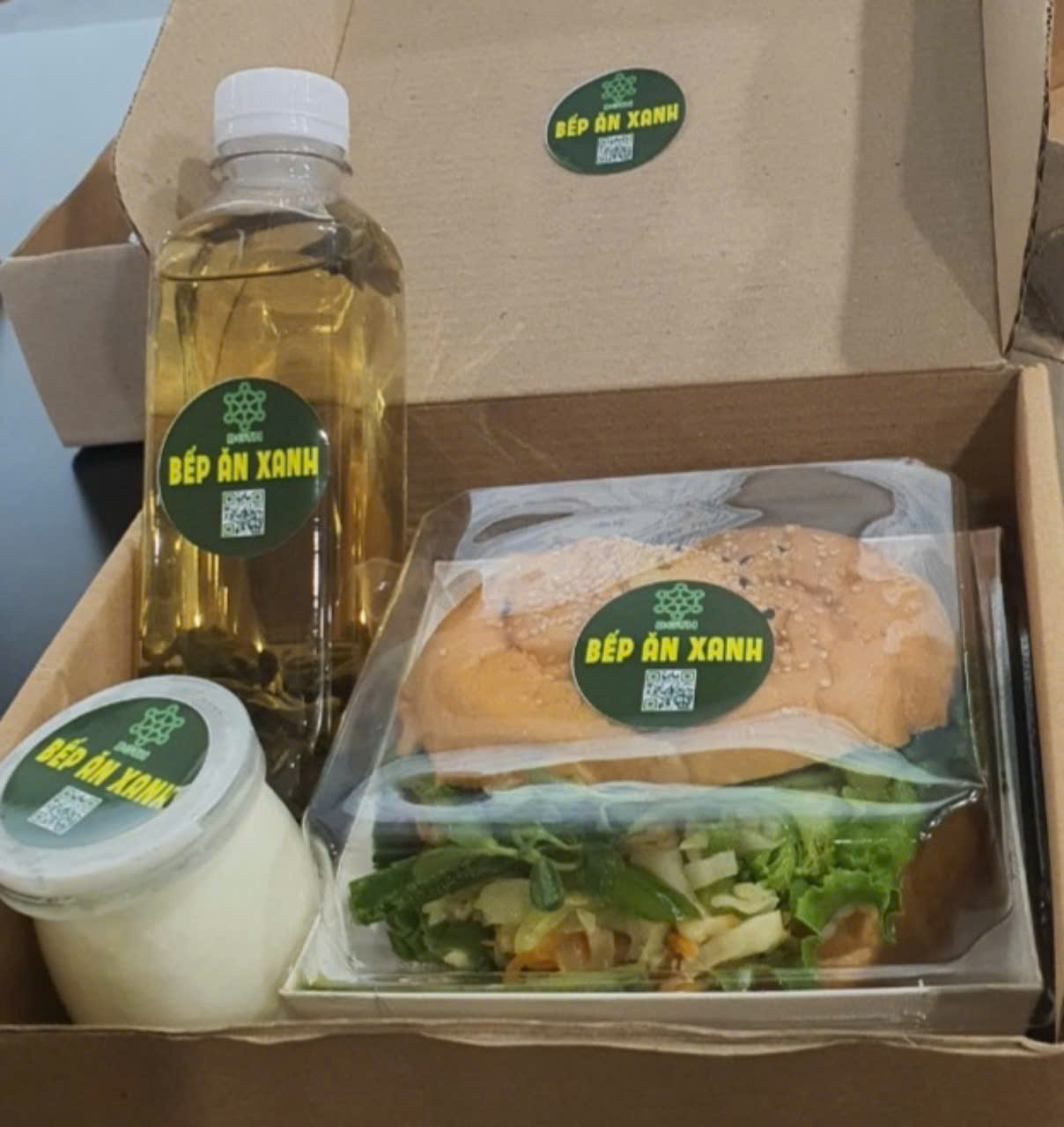 Combo 1: Hambuger Green, Sữa Chua Kefir, Trà Biển