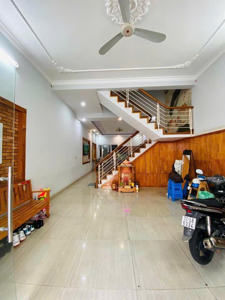 Bán nhà mặt tiền Lương Thế Vinh