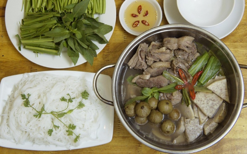 Lẩu Vịt Om Sấu