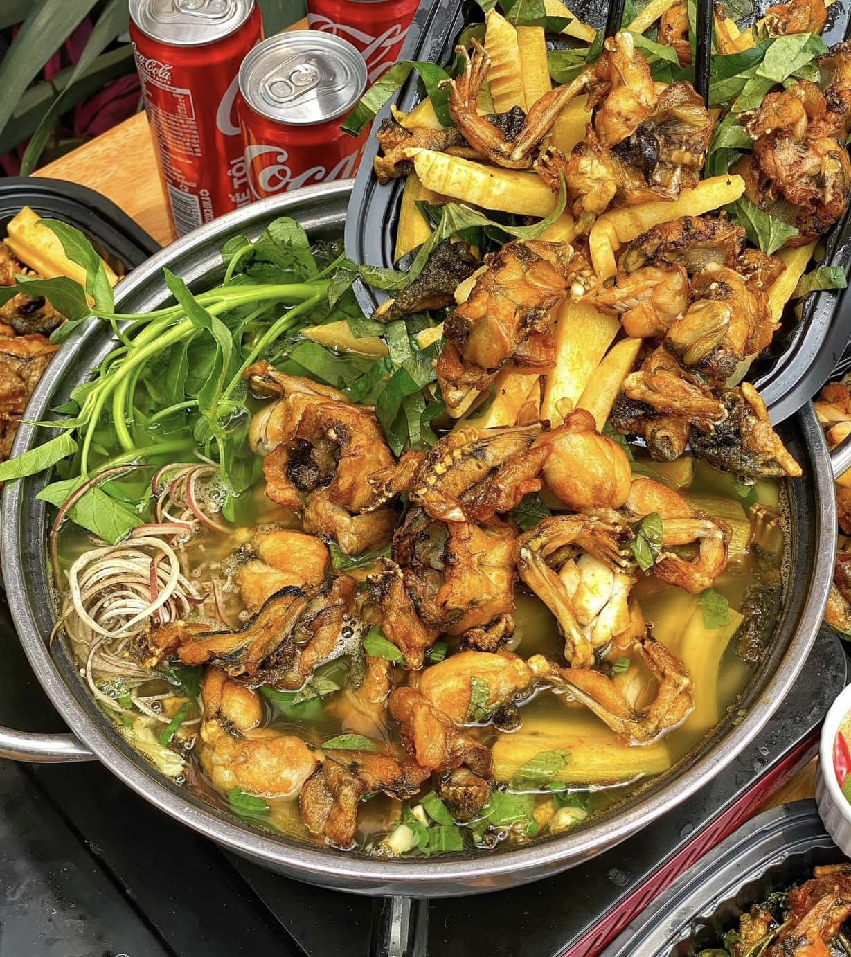 Lẩu Ếch Măng Cay