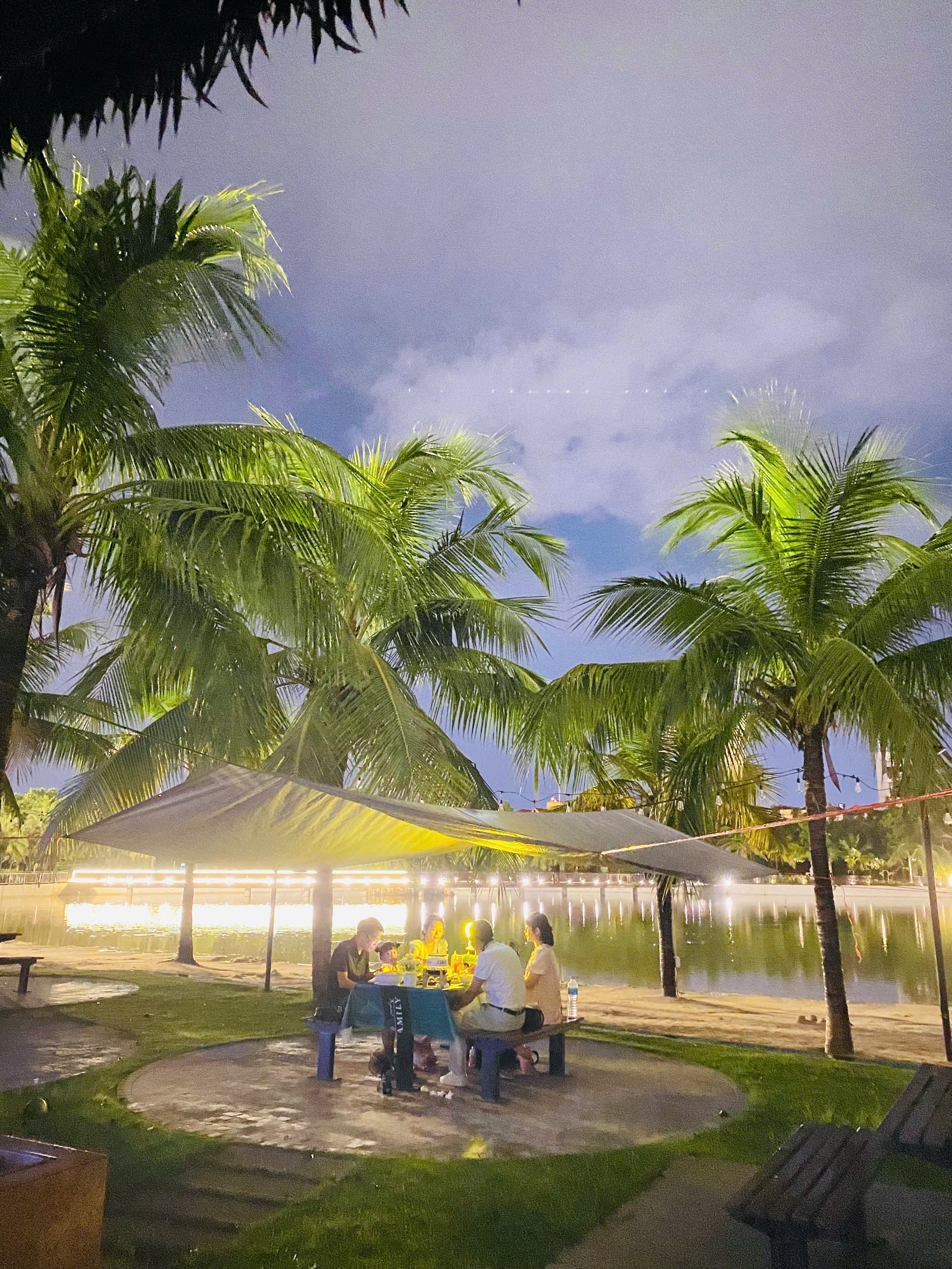 Mái Che Mưa Nắng